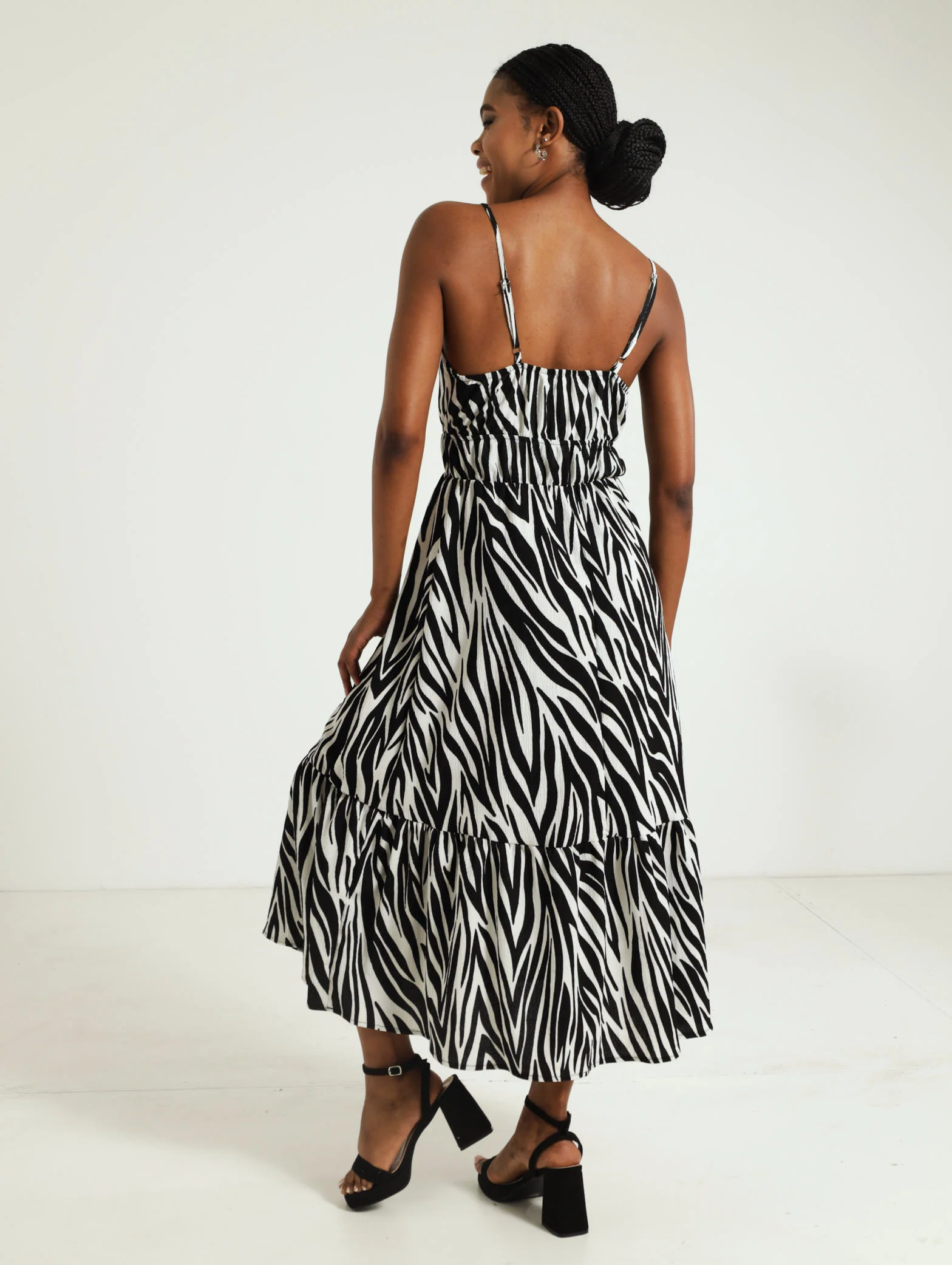Strappy V Neck Tier Hem Midi Dress - Image 3
