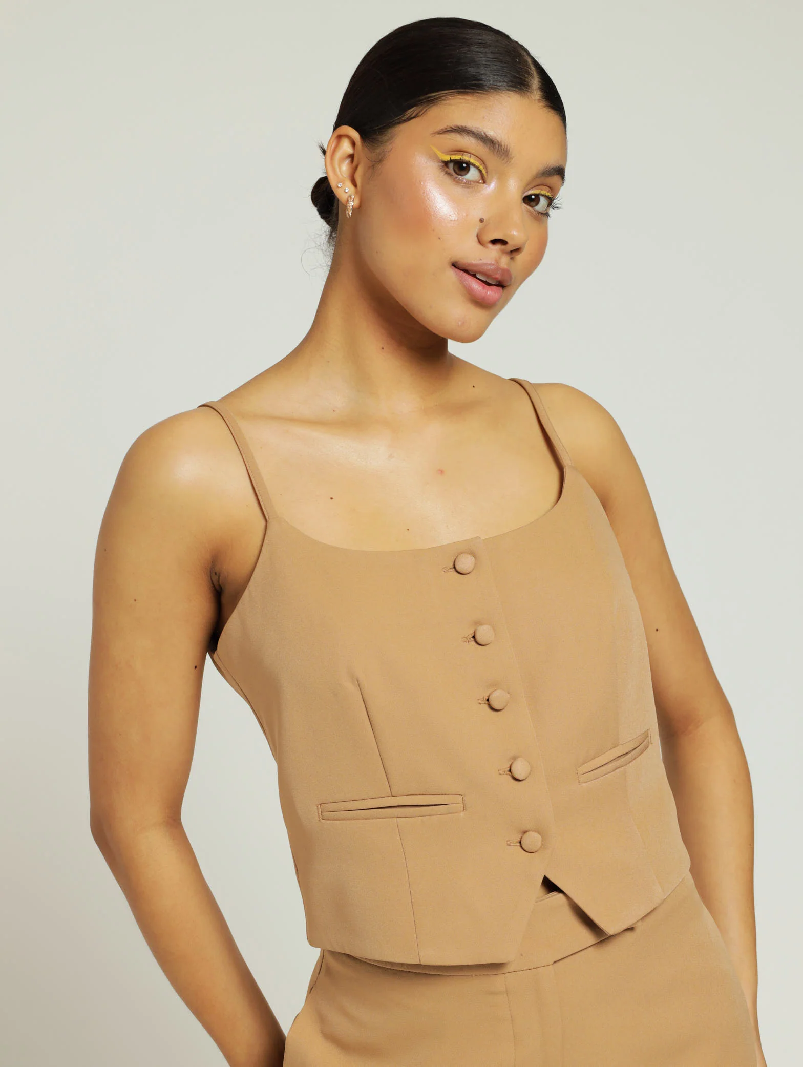 Strappy Waistcoat With Welt Pockets - Caramel