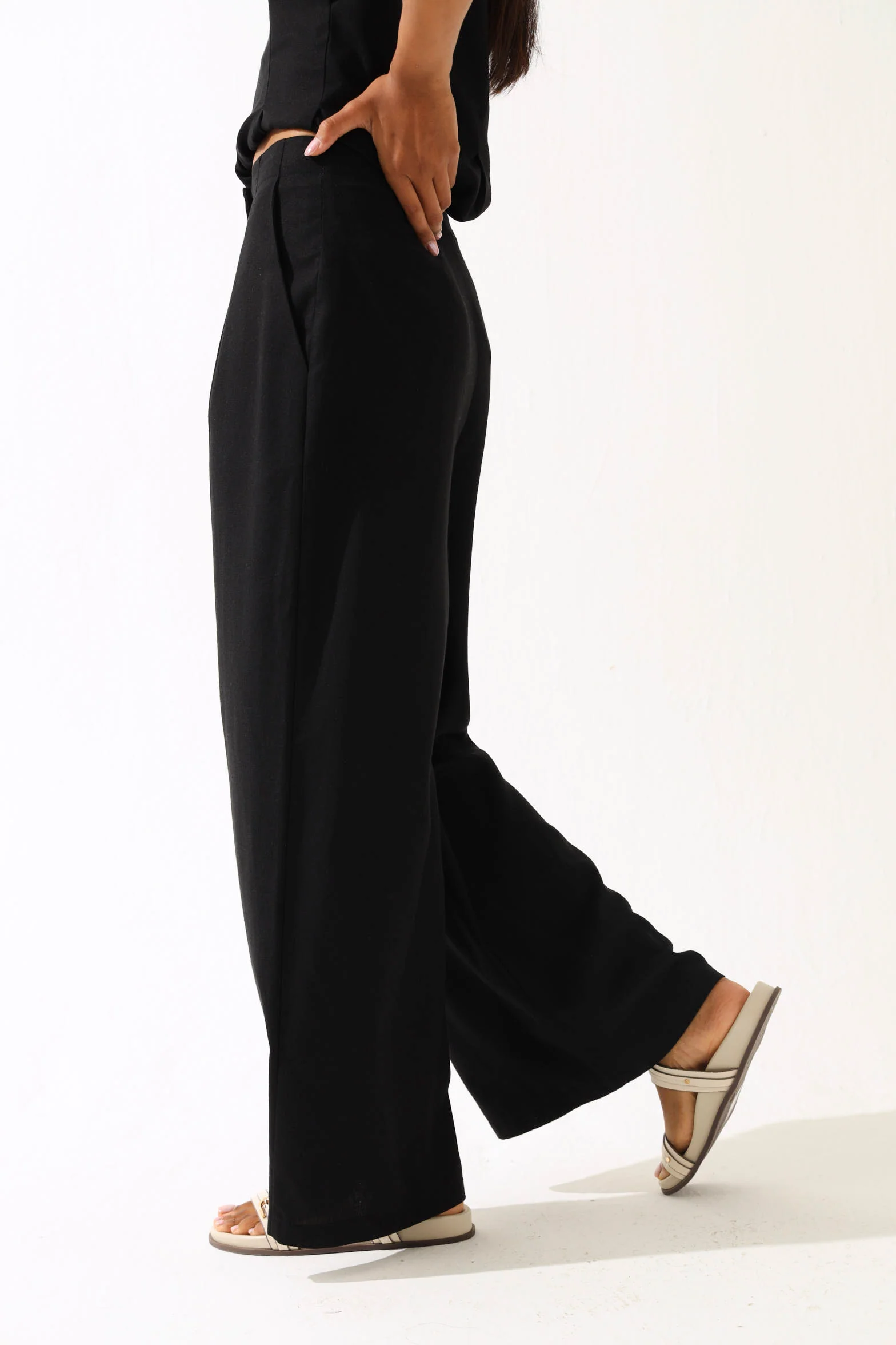 Structured Pleat Detail Linen Pants - Black - Image 3