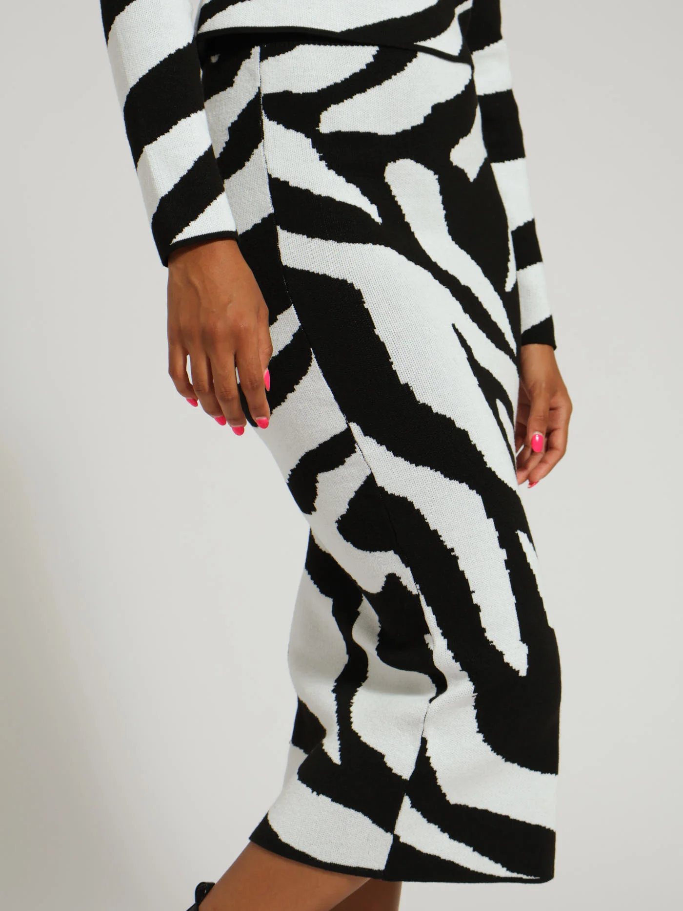 Swirl Basic Knit Midi Skirt - Image 2