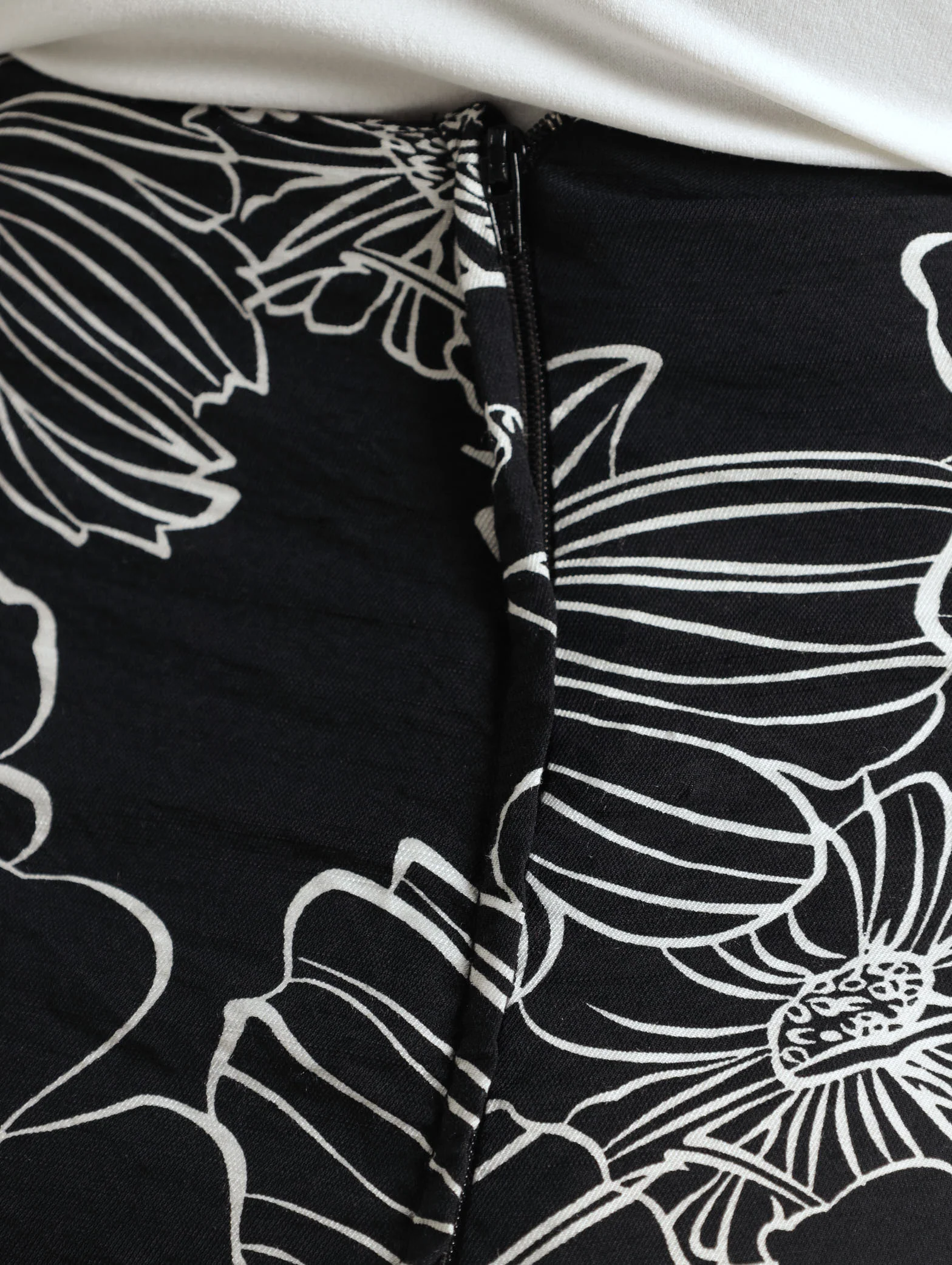 Tiered Printed Linen Midi Skirt - Black/White - Image 4