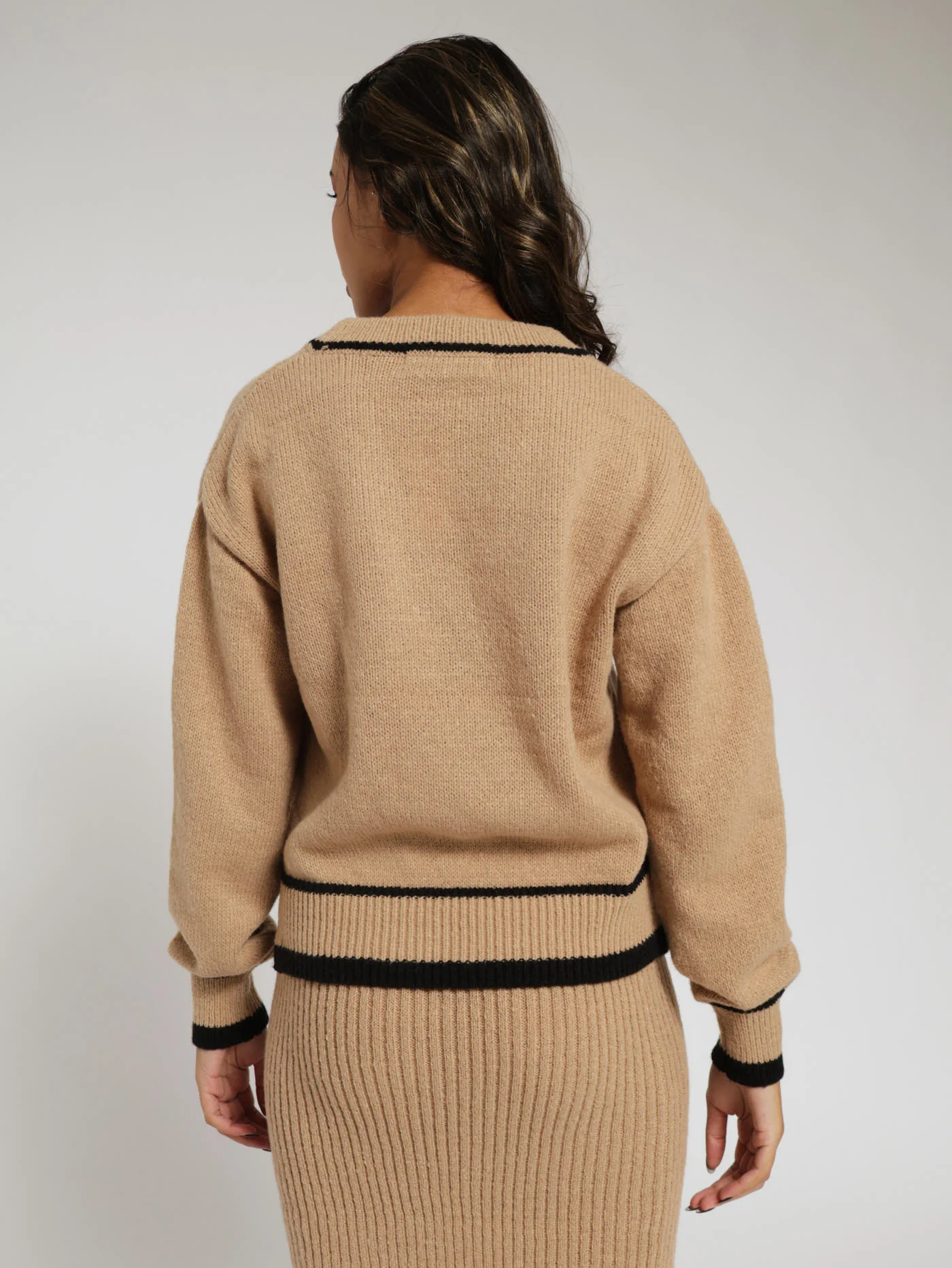Tipping Flat V-Neck Top - Beige/Black - Image 3