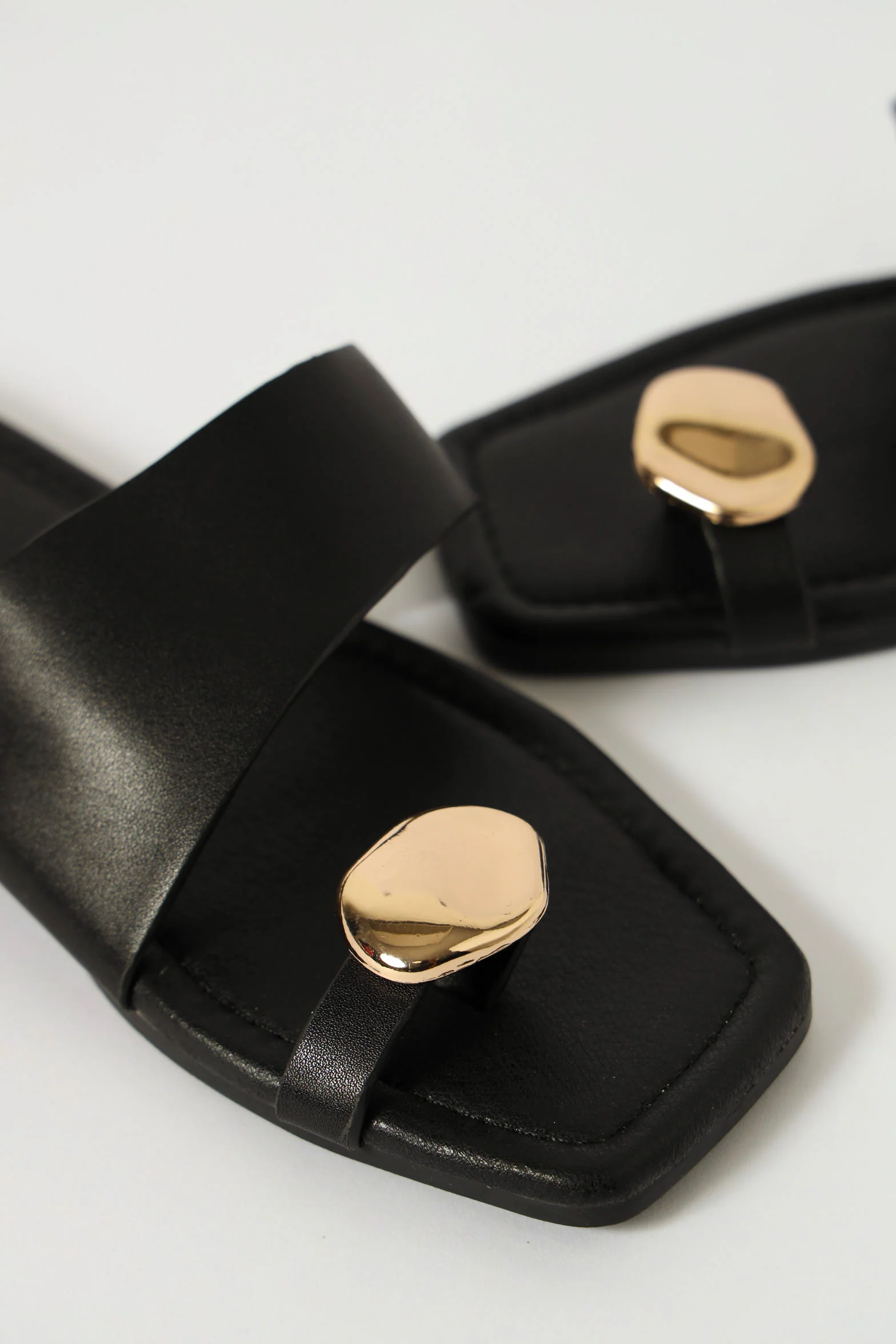 Toe Post Flat Sandal - Black - Image 2