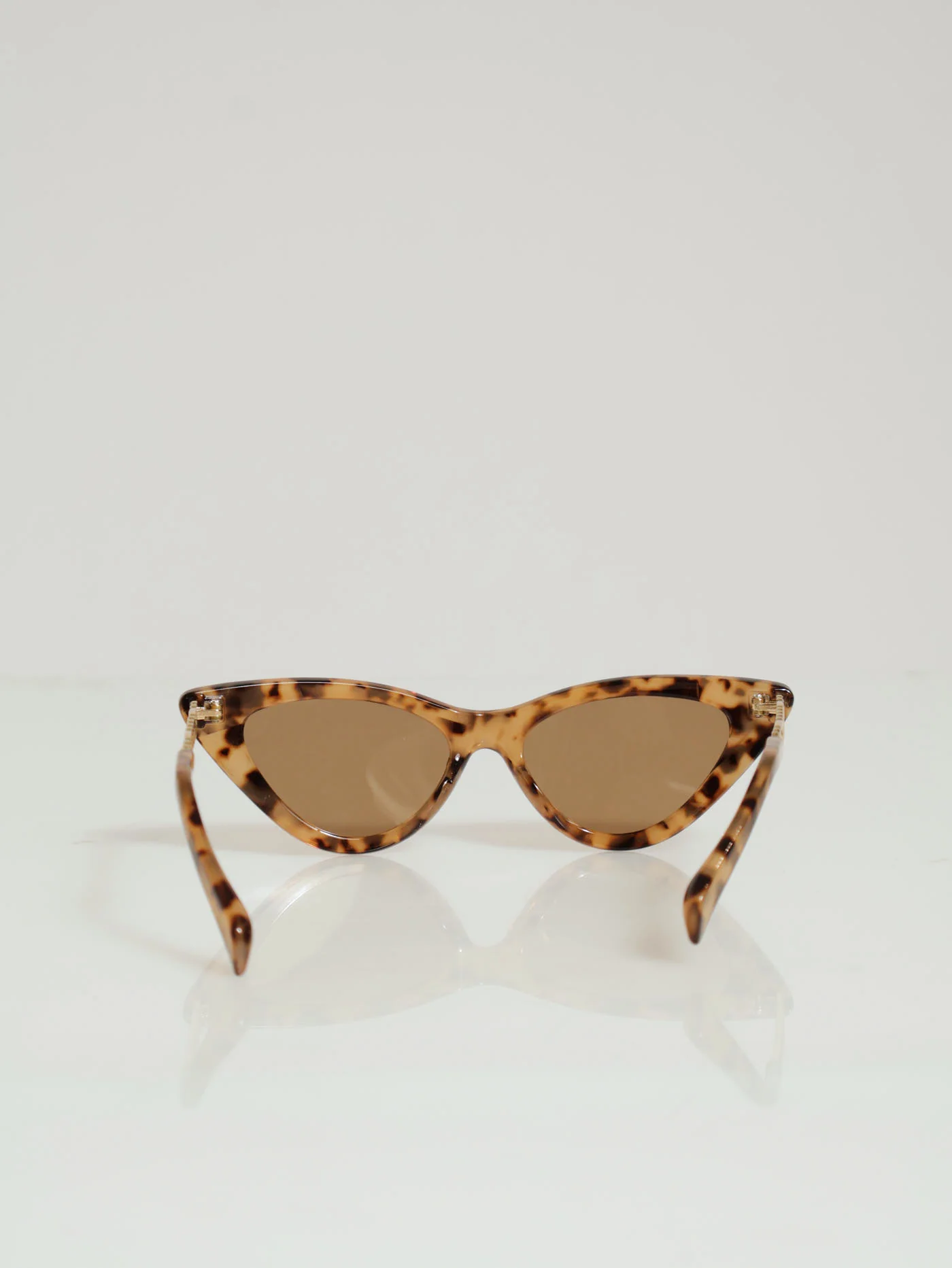 Tortoise Cat Eye With Chain Arm Sunglasses - Brown - Image 3