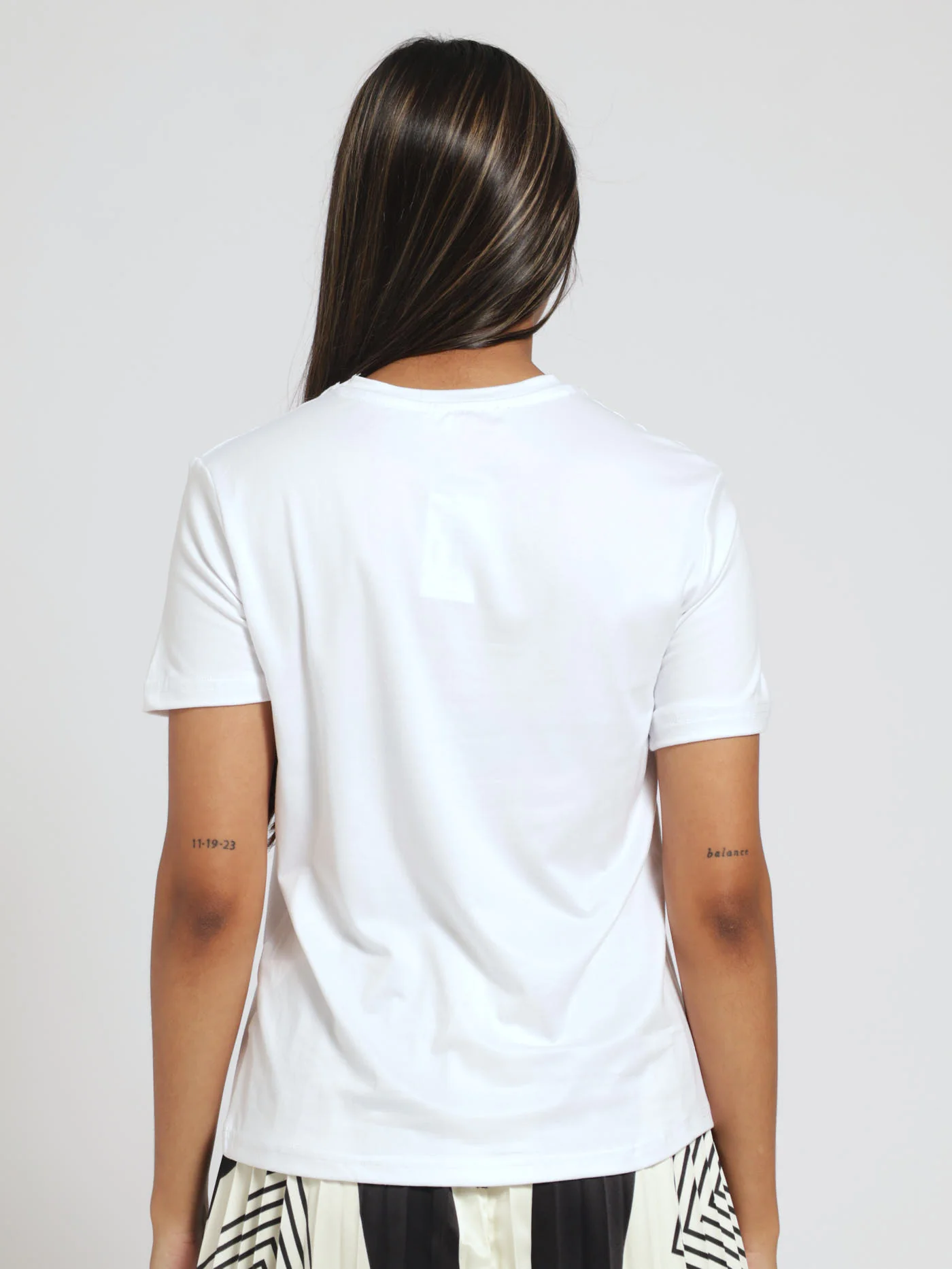 Tres Chic Icon Tee - White - Image 3