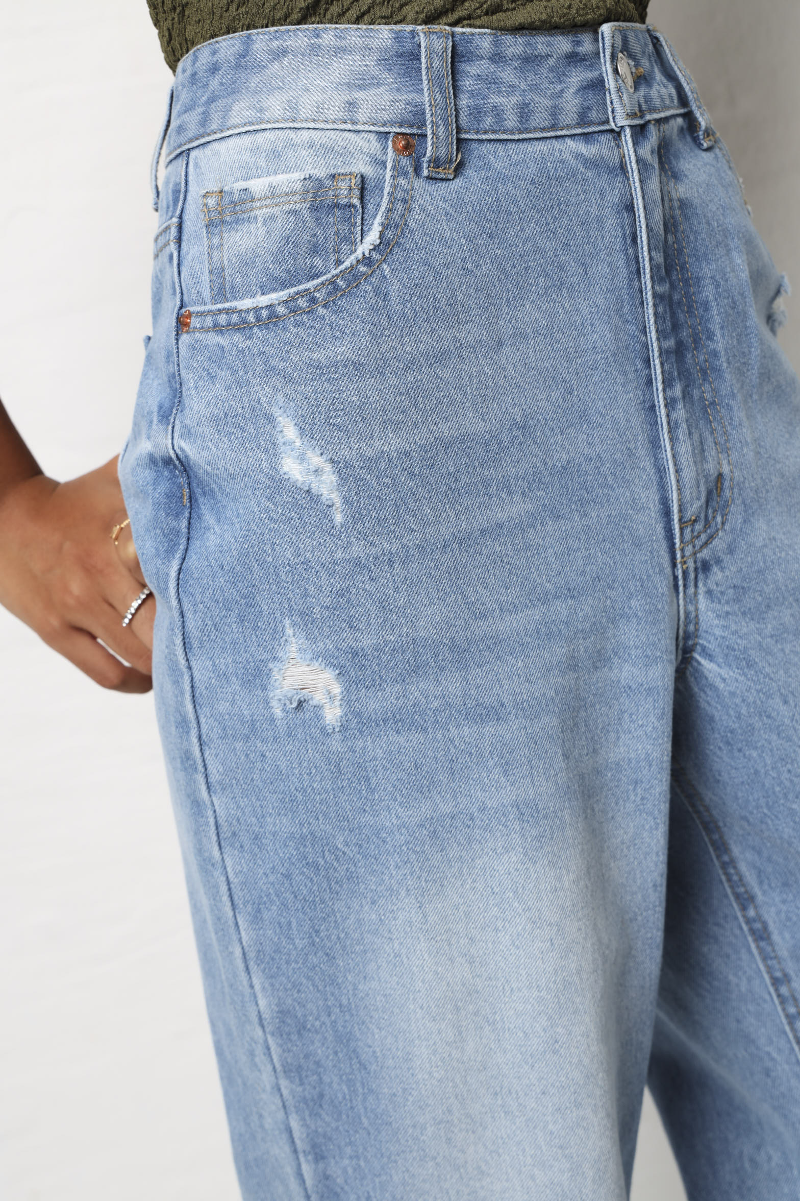 Turn Up Wide Leg Jean - Stonewash - Image 4