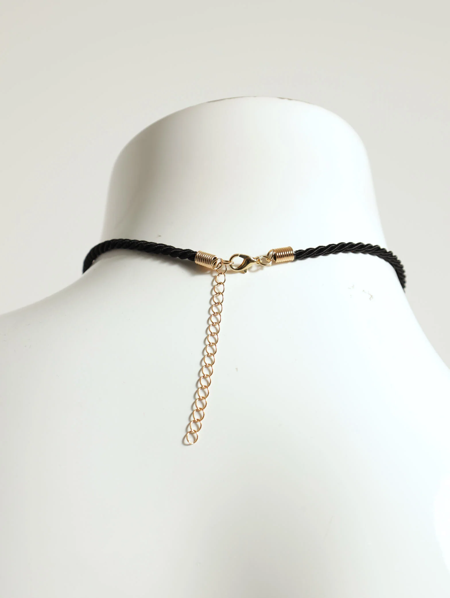 Twisted Rope Large Heart Charm Choker - Image 2