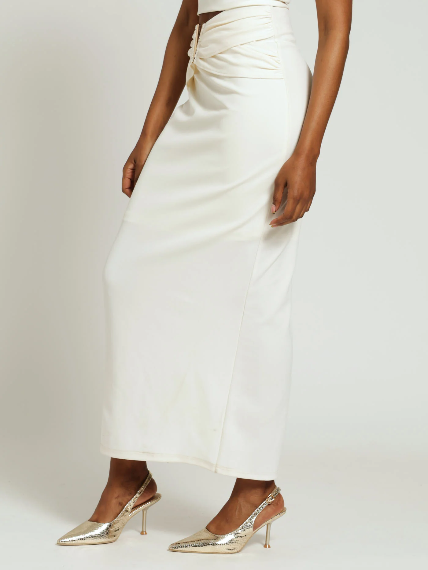 V-Metal Trim Band Detail Pencil Skirt - Cream - Image 3