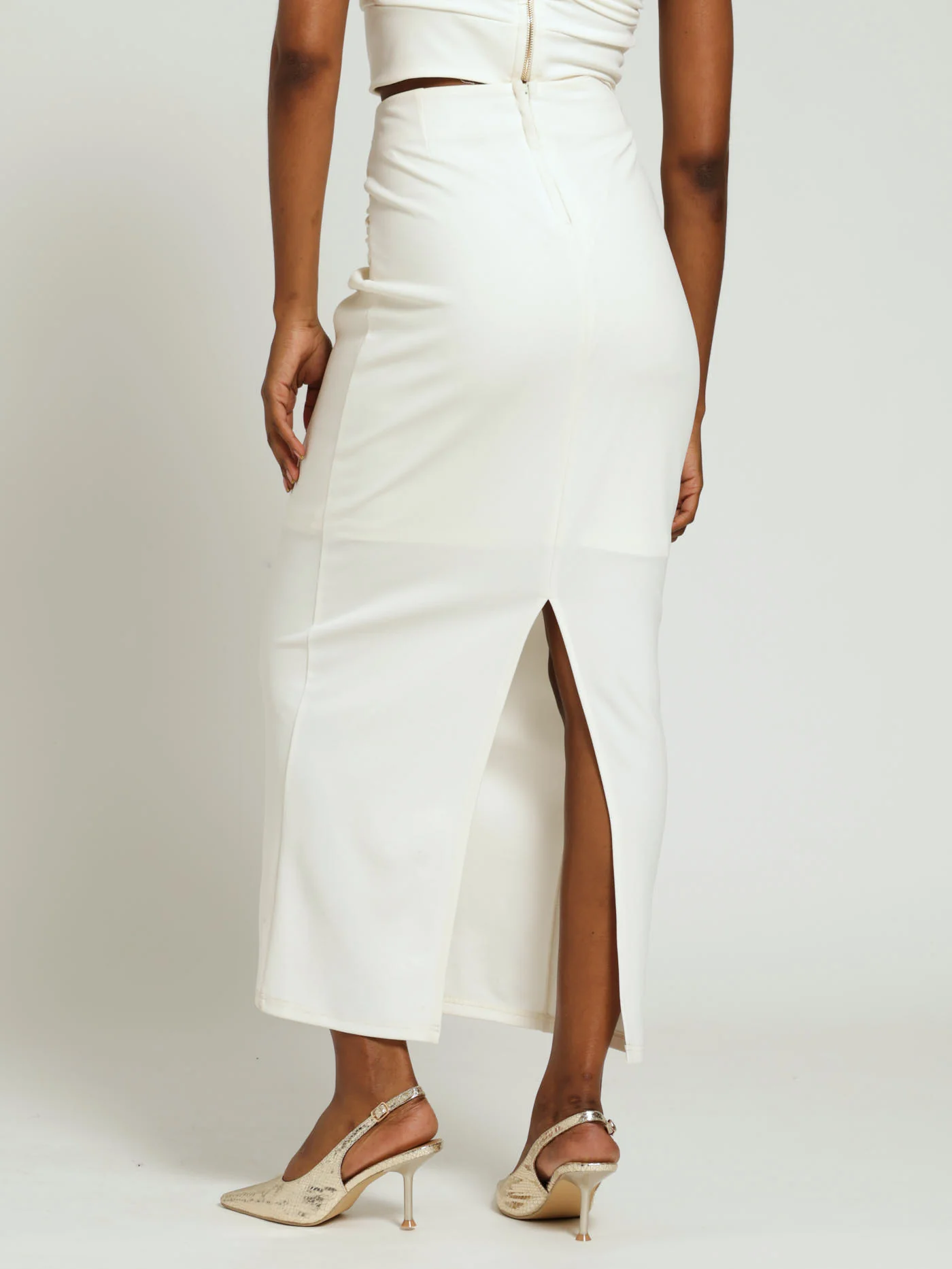 V-Metal Trim Band Detail Pencil Skirt - Cream - Image 4
