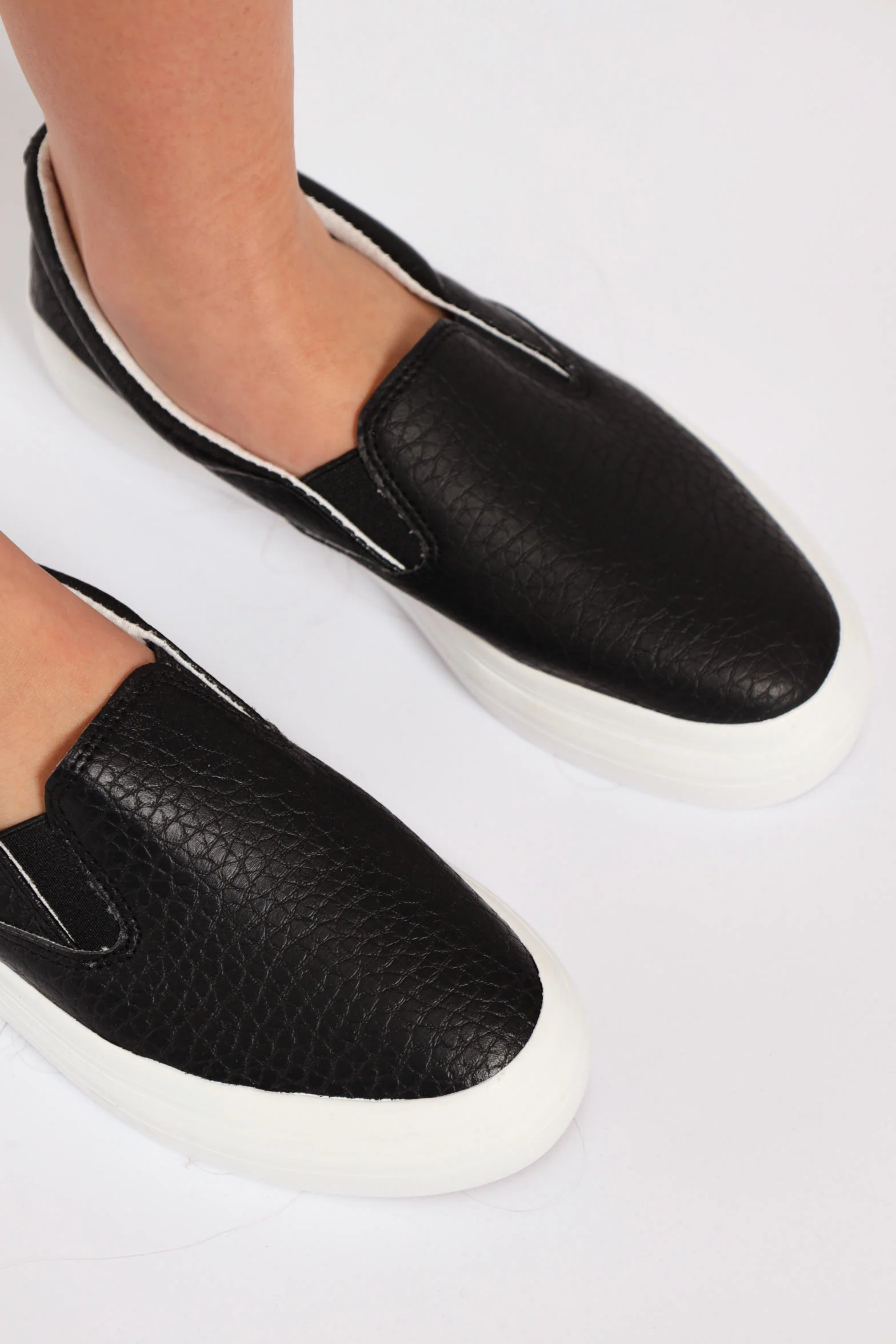 Vulcansied Sneaker - Black - Image 3