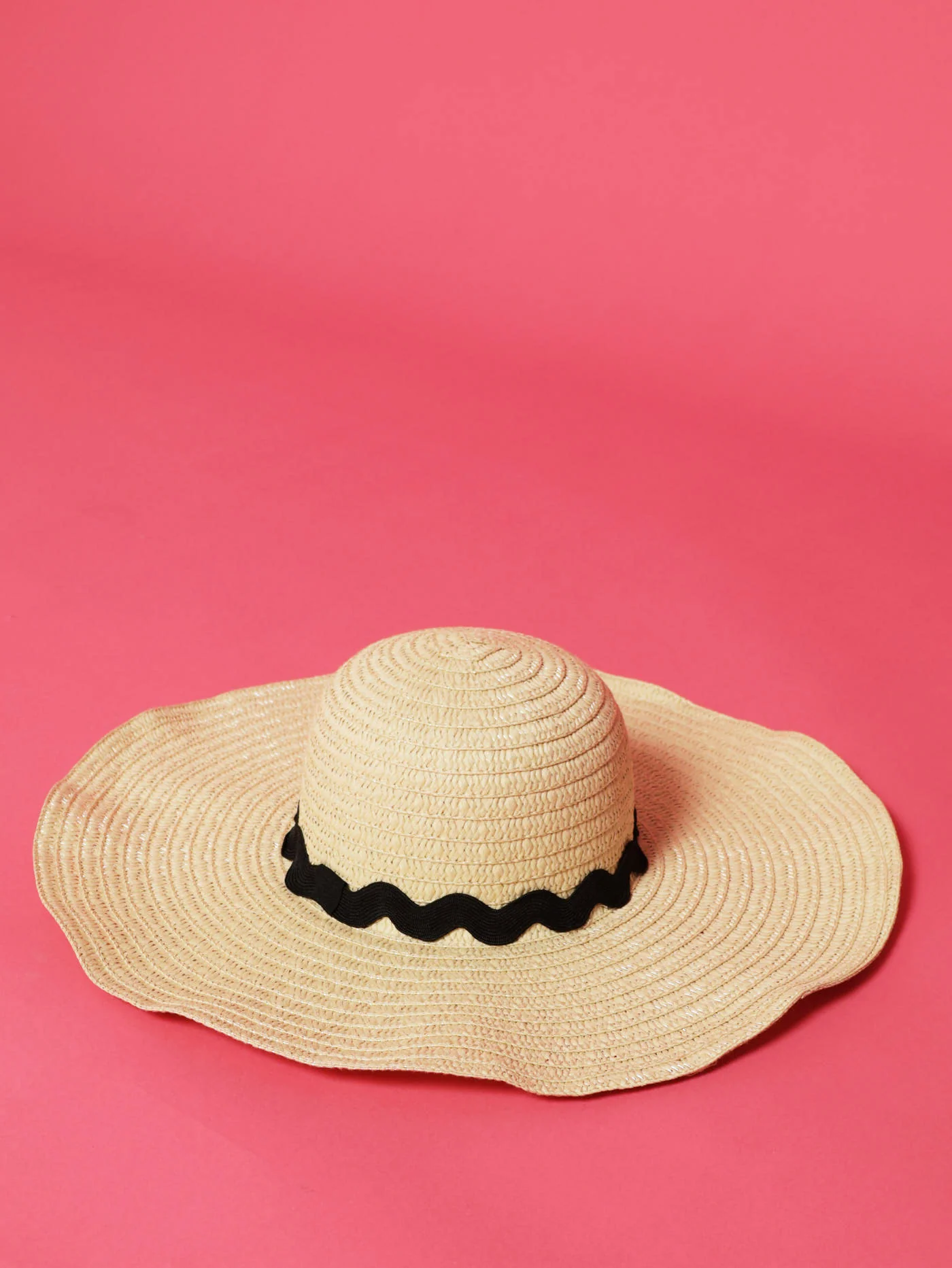 Wavy Embroidery Ribbon Straw Sun Hat - Natural