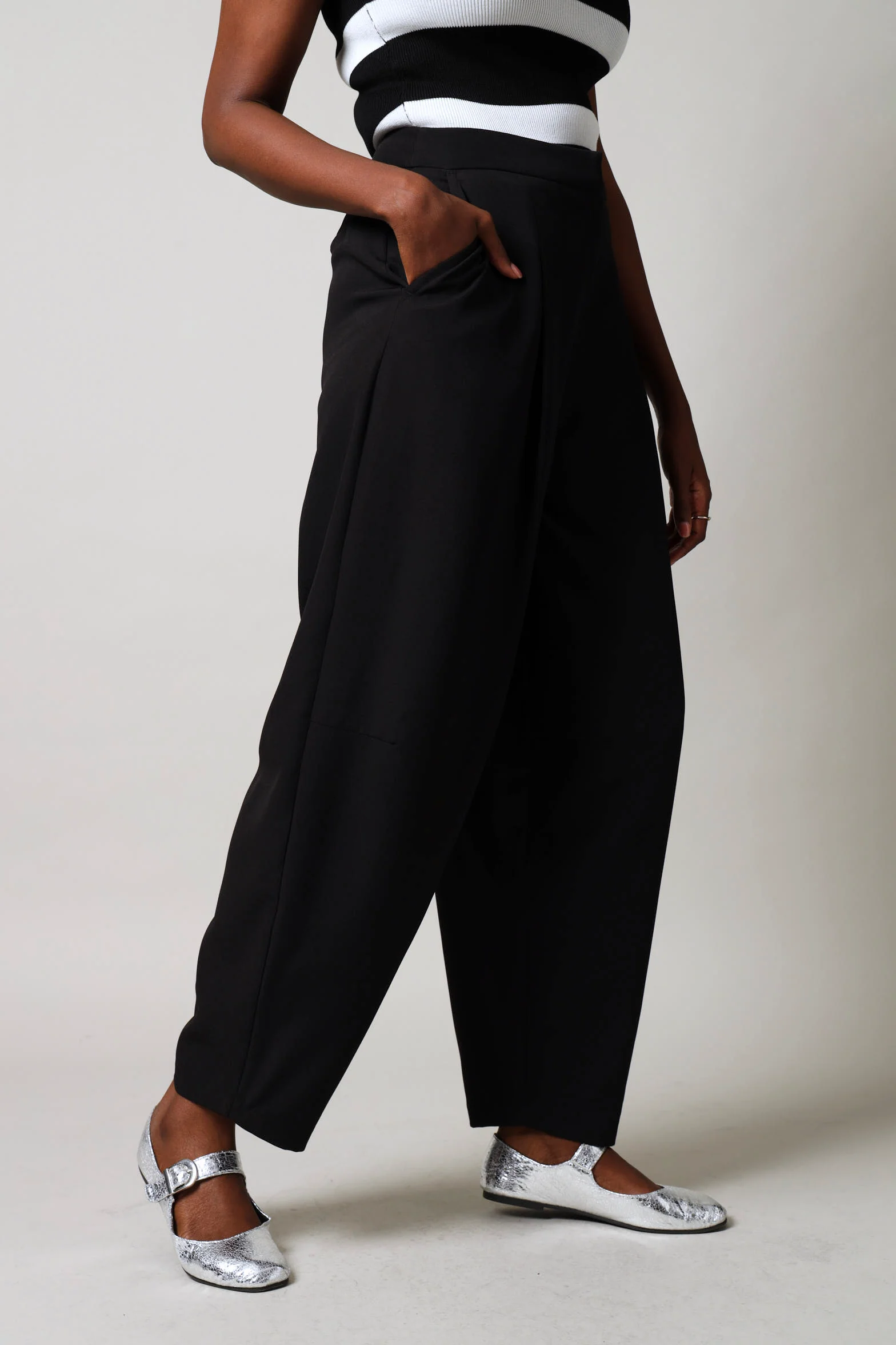 Wide Leg Barrel Pants - Black - Image 3