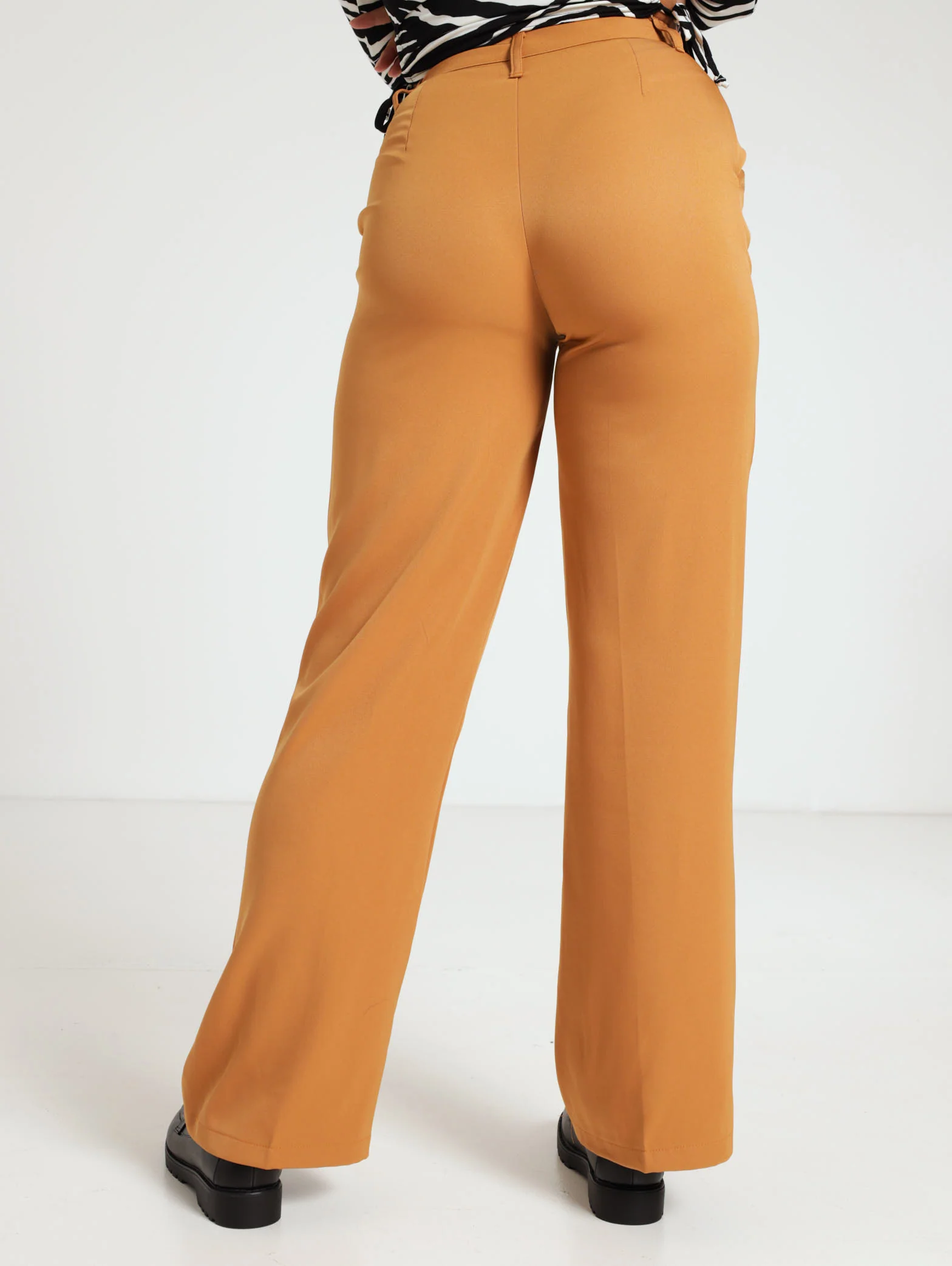 Wide Leg Pants With Pleat Detail - Image 3