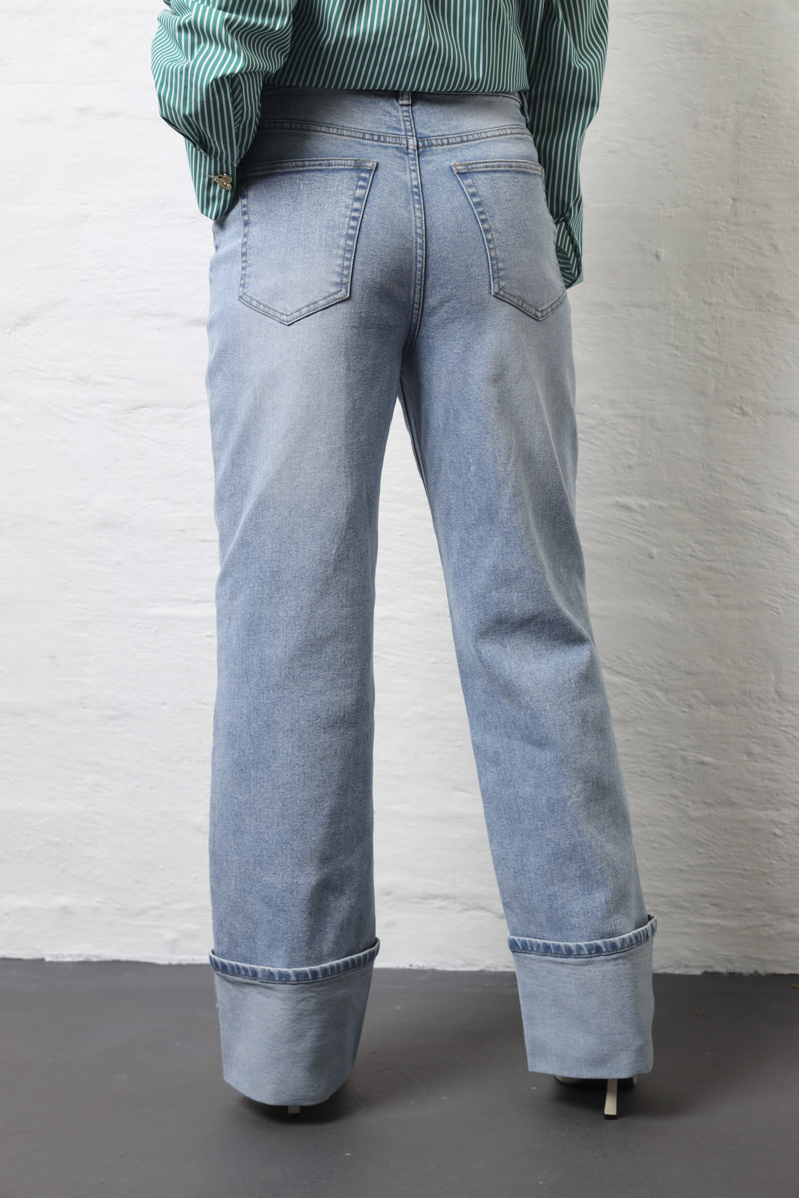 Wide Turn Up Wide Leg Jean - Light Wash - Image 4