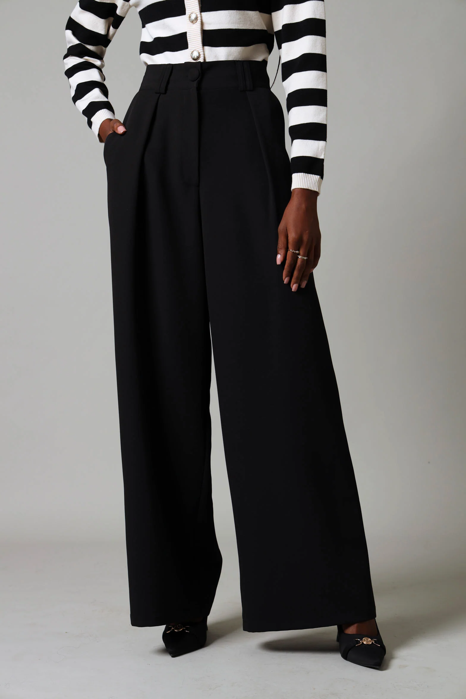 Wideleg Pants With Pleat Detail - Black