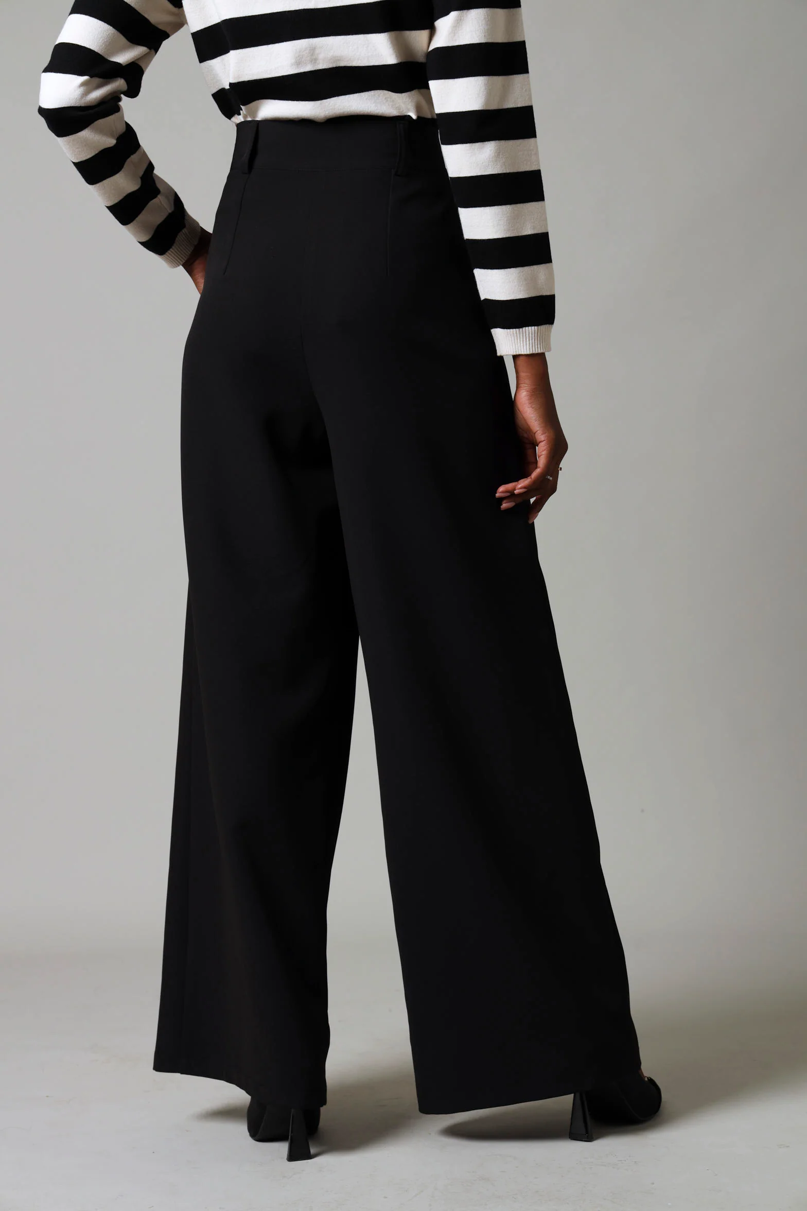 Wideleg Pants With Pleat Detail - Black - Image 5
