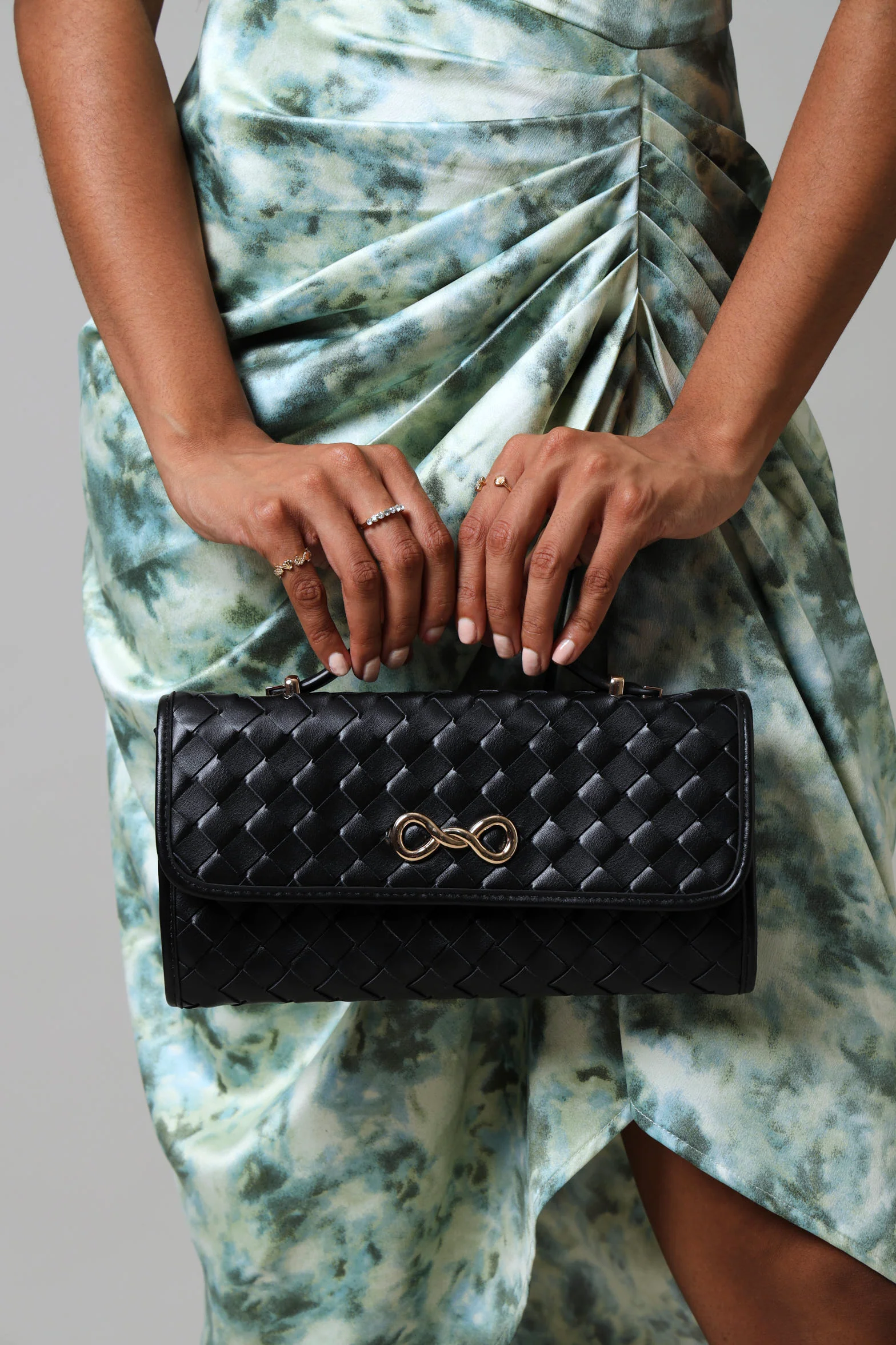 Woven Handheld Clutch Bag - Black