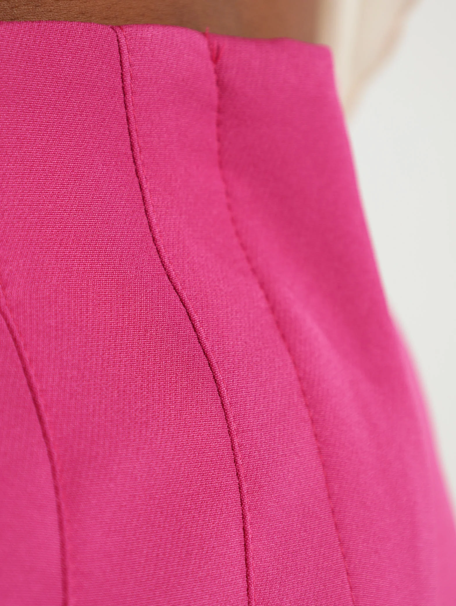 Woven Scuba Pleat Detail Short - Image 4
