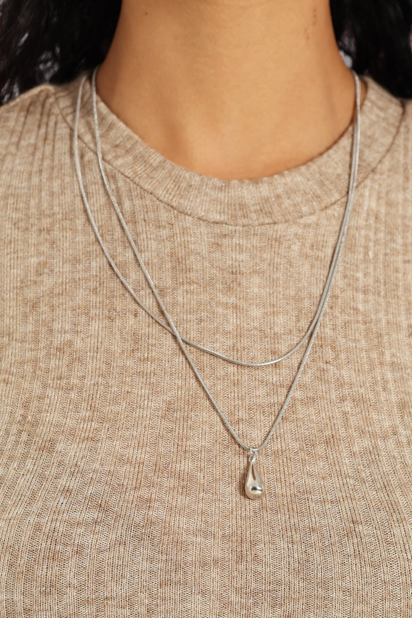 Wrap Around Teardrop Pendant Necklace - Silver - Image 2
