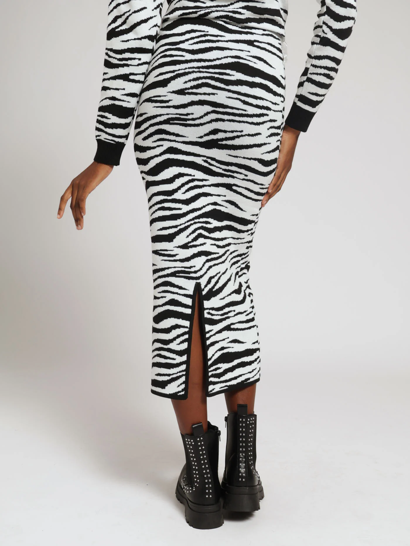 Zebra Jacquard Pencil Skirt - White/Black - Image 4